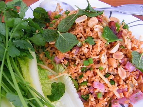 Nam Kao, Nam Khao Recipe, Nam Khao, Crispy Rice Salad, Eggplant Side Dishes, Curry Side Dishes, Rice Side Dish Recipes, Laos Food, Rice Side Dishes