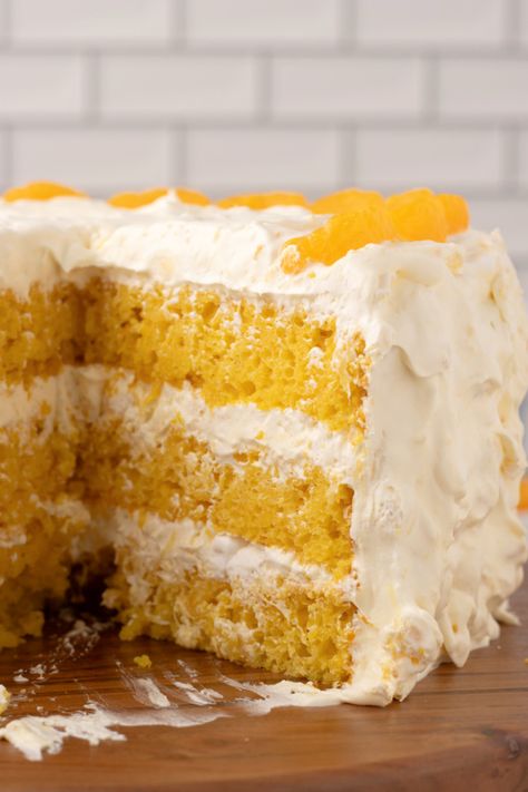 Mandarin Orange Cake! The classic box mix recipe (aka Pig Pickin' and Sunshine Cake) made with mandarin oranges, topped with the famous fluffy icing made with crushed pineapple, vanilla pudding mix and cool whip. Pudding Mix And Cool Whip, Ambrosia Cake, Fluffy Icing, Mandarin Orange Cake, Fruit Cocktail Cake, Pig Pickin, South Your Mouth, Soda Cake, Sunshine Cake