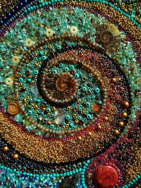 Beaded Canvas Art, Beads Artwork, Islamic Mosaic, Bead Mosaic, Mosaic Art Diy, Circular Art, Mixed Media Mosaic, Embroidery Boutique, Polymer Clay Flower Jewelry