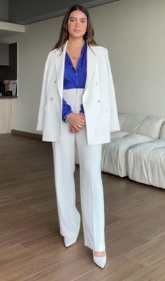 Blazer Blanco Outfit Formal, White Suits For Women Classy, Outfit Blazer Blanco Elegante, Outfits Con Blazer Blanco, Semiformal Outfit Women, Outfit Blazer Blanco, Chic Outfits Women, White Blazer Outfit Work, Programmer Office