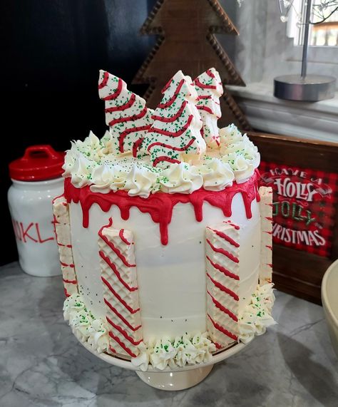 Christmas Tree Debbie Cakes, Christmas Debbie Cakes, Little Debbie Christmas Tree Cupcakes, Easy Christmas Birthday Cake, Little Debbie Christmas Tree Cakes Cake, Christmas Party Cake Ideas, Christmas Tree Birthday Cake, Christmas Tree Cake Decoration, Little Debbie Christmas Tree Cake Recipe