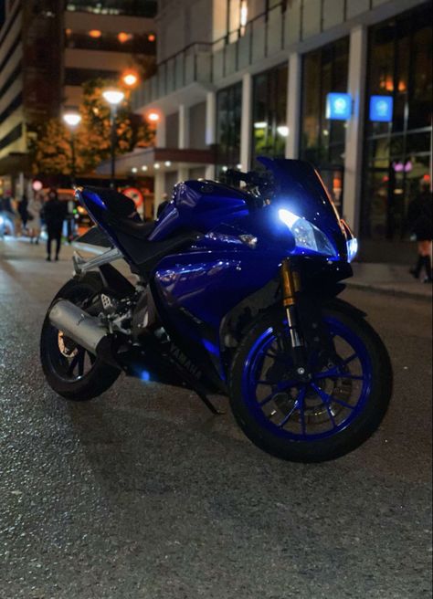 Yamaha R125 Wallpaper, Blue Motorcycle Aesthetic, Yamaha R25 Wallpaper, Blue Motorbike, Yamaha Yzf R125, Blue Headlights, Yamaha 125, Yamaha R25, Yamaha R3