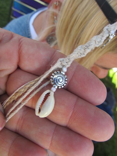 Hair Charms Aesthetic, Beachy Hair Wraps, Hair Beads Braids Boho, Boho Hair Wrap, Hippie Braids, Hair In The Wind, Hair Charms, Hippie Hair, Honey Blonde Hair