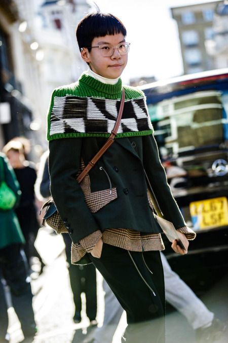 Raf Simons Calvin Klein, Knitwear Street Style, Knitted Street Style, Street Vibes, London Fashion Weeks, Chica Cool, London Fashion Week Street Style, Calvin Klein 205w39nyc, The Best Street Style