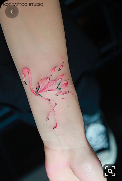 Flamingo Tattoo, Inspiration Tattoos, Geometric Tattoo Design, Geniale Tattoos, Gorgeous Tattoos, Tatuaje A Color, Wrist Tattoos For Women, Trendy Tattoos, Pink Flamingo