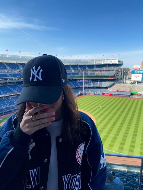 Yankees Aesthetic, Baseball Christmas Gifts, Yankees Outfit, Liz Tomforde, Yankees Game, Baseball Christmas, Escape The Ordinary, Baseball Girls, The Windy City