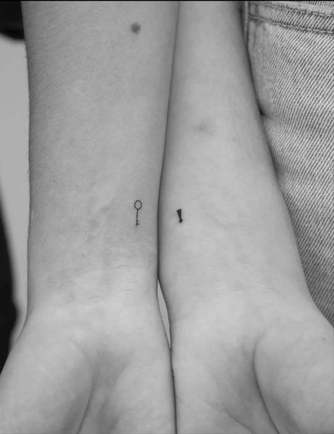 Unique small tattoos for women to wear in 2023 Line Minimalist Tattoo, Butterfly Tattoo Finger, Best Small Tattoos For Women, Tattoo Ideas Female Back, Unique Small Tattoos For Women, Tattoo Ideas Butterfly, Feminine Tattoo Designs, Best Small Tattoos, Small Tattoos For Women