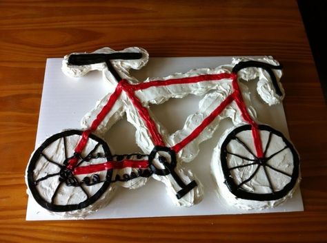 Bike bicycle cupcakes Bicycle Cupcakes, Bicycle Birthday Parties, Bicycle Party, Bicycle Cake, Bike Birthday Parties, Bike Party, Bike Birthday, Bike Cakes, Pull Apart Cupcake Cake