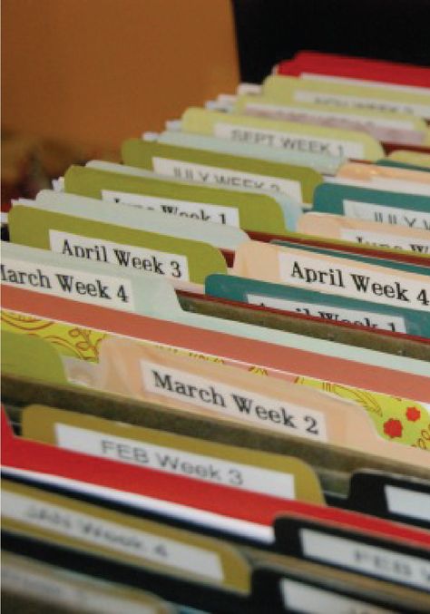 Get organized in a snap with the easy file crate system! Yearly Organization, Planning School, Organize Life, April April, Teaching Organization, Class Organization, Homeschool Planning, Homeschool Organization, Home Management