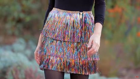 This is a guide to making a DIY tinsel skirt. Learn how to make a multi-layered Christmas tinsel skirt, plus tinsel-fringe pants, with this fun step-by-step tutorial. Tinsel Skirt Outfit, Diy Tinsel Skirt, Diy Sequin Skirt, Diy Tinsel Jacket, Fringe Skirt Diy, Tinsel Skirt, Diy Tinsel, Diy Cardigan, Fringe Clothing