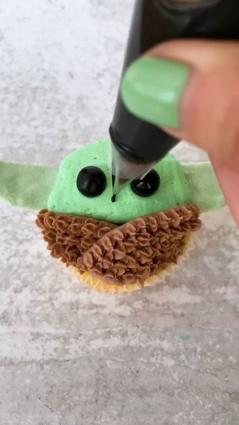 Song a Day • Baby Yoda Grogu Cupcakes, Baby Yoda Smash Cake, Mandalorian Cupcakes, Baby Yoda Cupcakes, Yoda Cupcakes, Baby Yoda Cake, Yoda Birthday, Lego Star Wars Party, Yoda Cake