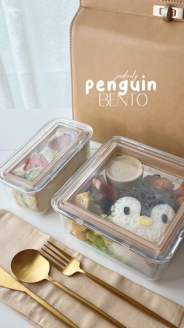 Aesthetic Food Container, Aesthetic Lunch Bags, Bento Box Lunch Aesthetic, Strawberry Sandwich, Matcha Strawberry, Gerobak Dorong, Pretty Desserts, Tiffin Box, Lunch Box Containers