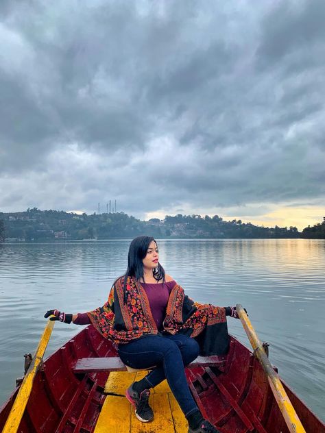 Exploring the bhimtal lake of nanital . Dal Lake Photoshoot, Photo Poses Near Lake, Dal Lake Kashmir Photoshoot, Kashmir Tour Outfits, Dresses To Wear In Kashmir Trip, Nainital Photography Ideas, Nanital Uttrakhand Outfit, Photo Ideas In Kashmir, Mount Abu Photography Poses