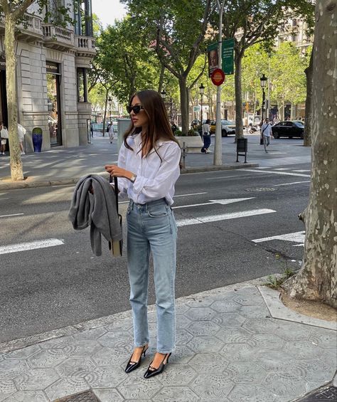 Look Working Girl, White Pants Outfit, Style Rut, Spring Fashion Trends, Mode Inspo, Work Clothes, Spring Looks, Office Outfits, Look Chic