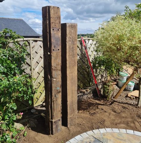 Garden wall with square oak railway sleepers. Railwaysleepers.com Railway Sleepers Ideas, Railway Sleepers Garden Ideas, Railway Sleepers Garden, Sleepers In Garden, Garden Retaining Wall, Railway Sleepers, Concrete Blocks, Retaining Wall, Back Garden