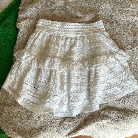 Xs Never Worn White Aerie Skirt (Not Skort) Cute White Skirt Outfits, Fall Thrifting, Cute White Skirt, Aerie Skirt, Aztec Print Skirt, Mini Leather Skirt, Pink Green Wedding, White Skirt Outfits, Flowy Mini Skirt