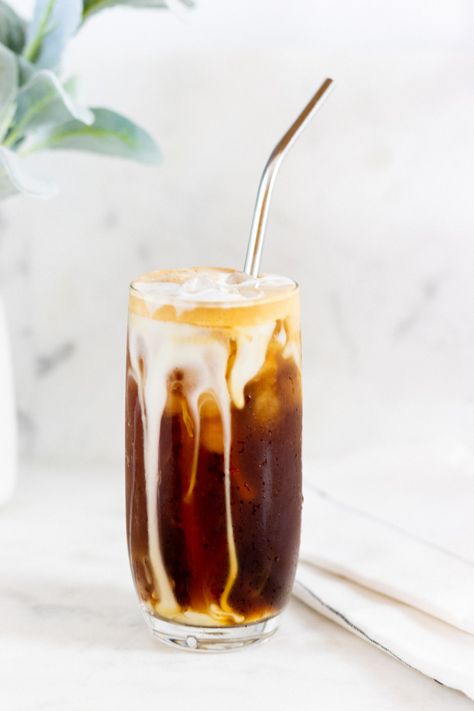 How to make an Iced Americano at Home - Yes Moore Tea Iced Americano Recipe, Americano Recipe, Iced Americano, Quick Drinks, Americano Coffee, Vanilla Syrup, Espresso Shot, Flavored Syrup, Espresso Maker