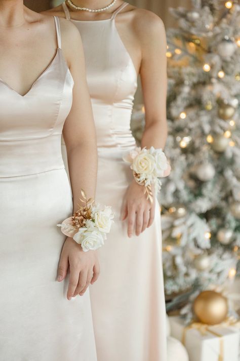 Beige Bouquet, Wrist Corsage Wedding, Wrist Corsages, Bridesmaid Corsage, Wrist Flowers, Handmade Bouquets, Beige Wedding, Corsage Prom, Cream Wedding