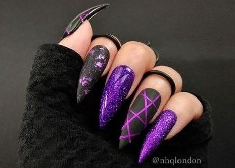 Stiletto purple & black Burgundy Nail Art, Halloween Acrylic Nails, Stiletto Nail Art, Gothic Nails, Black Nail Art, Goth Nails, Stiletto Nails Designs, Burgundy Nails, Winged Liner