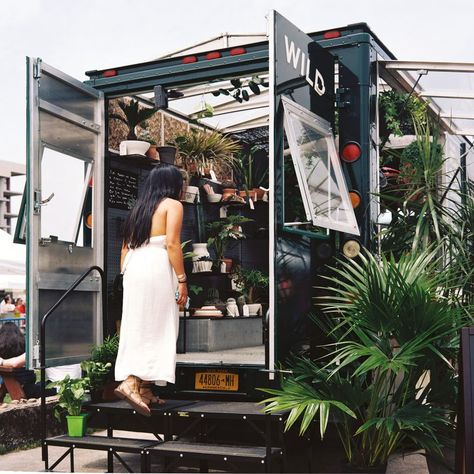 Get Your Plants To-Go At This Greenhouse On Wheels Plant Truck, Modern Greenhouses, Greenhouse Design, Plant Store, Greenhouse Interiors, Flower Truck, Wooden Greenhouses, Mobile Business, Greenhouse Plans