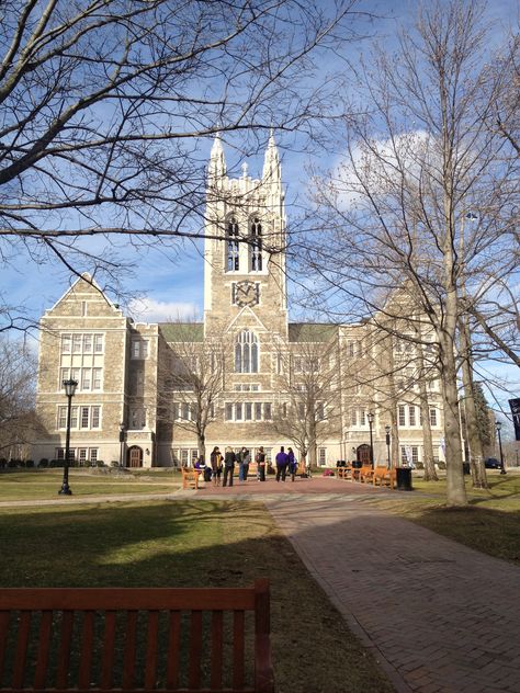 Boston College Campus!! Boston College Campus, High School Study, College Essay Topics, Vassar College, College Vision Board, College Architecture, Study In China, College Class, Mla Format