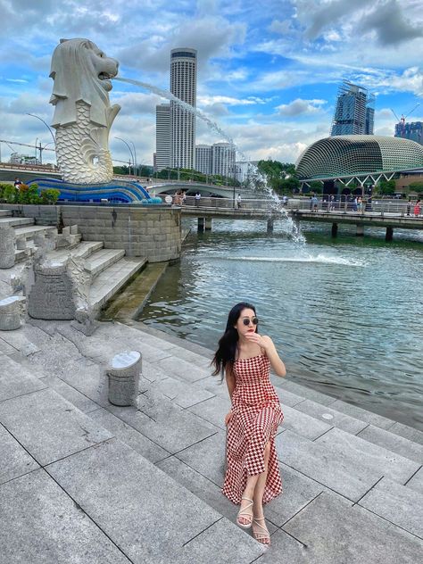 Merlion Singapore Pose, Singapore Fashion Style, Langkawi Outfit Ideas, Singapore Photography Ideas, Singapore Fashion Street, Singapore Outfit Travel, Singapore Clothes, Singapore Outfit Ideas, Singapore Street Style