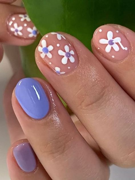 simple lavender flower nail design Easy Kids Nails, Simple Flower Nail Designs, Korean Flower, Kids Nail Designs, Girls Nail Designs, Nail Art For Kids, Cute Simple Nails, Purple Nail Designs