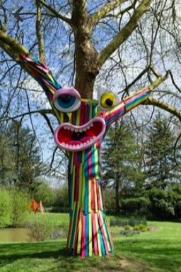 Outdoor Art Installation Ideas, Installation Art Outdoor, Tree Installation Art, Tree Decorating Ideas Outdoor, Tree Art Installation, Outdoor Art Installation, Tree Decorations Outdoor, Colorful Art Installations, Tree Installation