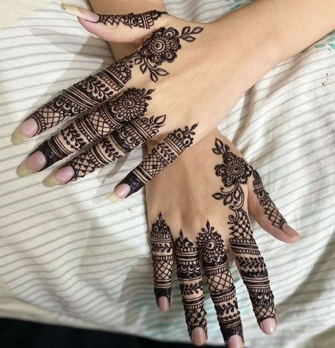 Mehindi Desgin Simple Front Hand, Mehindi Desgin Simple, Mehndi Designs Front Hand Easy, Fingers Mehndi Design, Simple Mehndi Designs Front Hand, Latest Finger Mehndi Designs, Fingers Mehndi, Finger Mehendi Designs, Latest Mehndi Design