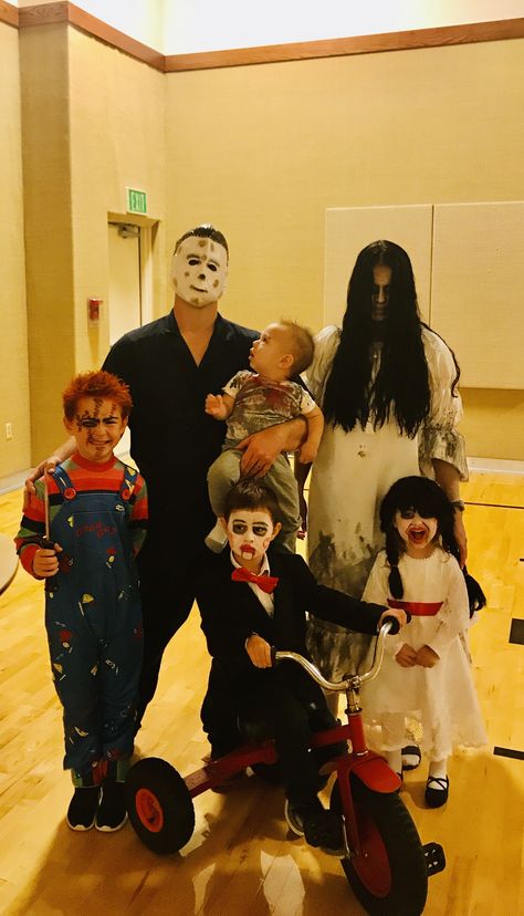 Zombie Costume Family, Michael Myers Family Costume, Family Chucky Halloween Costumes, Scary Family Costumes For 3, Chucky And Annabelle Costume, Horror Movie Family Costumes, Michael Myers Disfraz, Chucky Family Costume, Zombie Family Costumes