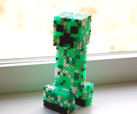 I will show you how to build your very own beloved creeper from Minecraft, using Perler Beads. Minecraft Beads, Creeper Minecraft, Diy Minecraft, 3d Perler Bead, The Creeper, Crafting Inspiration, 3d Figures, Geek Crafts, Minecraft Birthday