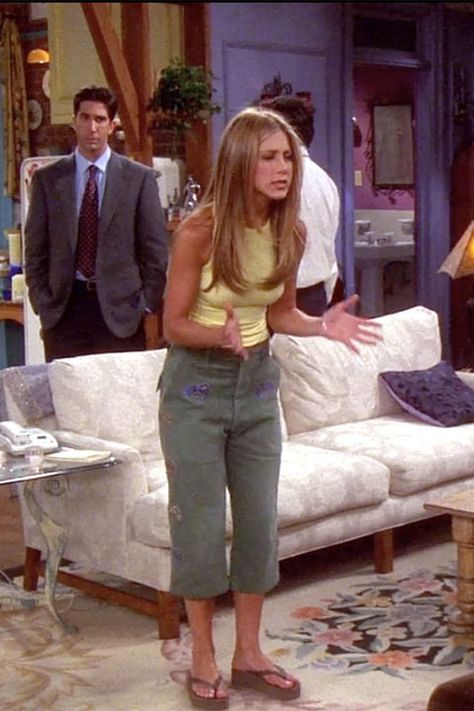 Rachel Green Friends Fashion - Rachel Green's Best Outfits on Friends Estilo Rachel Green, Rachel Green Friends, Rachel Green Style, Rachel Green Outfits, Friends Outfits, Style Vert, Rachel Friends, Friends Dress, Style Année 90