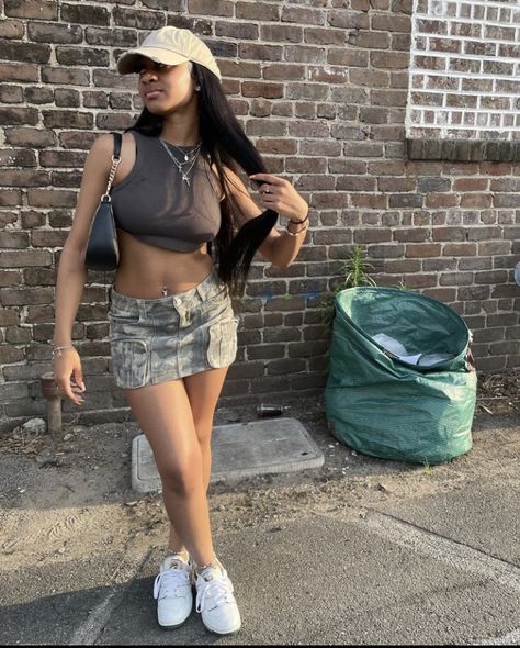 Mini Skirt Cargo Outfit, Mini Cargo Skirt Outfit Y2k, Cargo Skirt With Dunks, Gray Cargo Skirt Outfit, Cargos Mini Skirt, Grey Cargo Skirt Outfit, Mini Cargo Skirt Outfit, Black Mini Cargo Skirt For Streetwear, Green Cargo Skirt Outfits