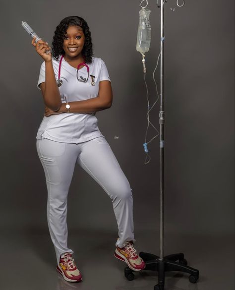 Med School Outfit, Nurse Photoshoot Photo Ideas, Mommy Photoshoot, Nursing Photoshoot, Nurse Photoshoot, Nursing Lifestyle, Nursing Aesthetic, Nurse Bae, Nursing School Graduation Pictures