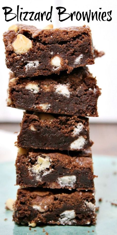 Amazing Blizzard Brownies: chocolate brownies with white chocolate chips recipe from RecipeBoy.com #blizzard #white #chocolate #whitechocolate #chip #brownie #brownies #recipe #RecipeBoy Brownies With White Chocolate Chips, White Chocolate Chips Recipes, Brownies With White Chocolate, White Chocolate Brownies Recipe, Peanut Butter Brownie Bites, Chocolate Chips Recipe, Chocolate Cookie Bars, White Chocolate Brownies, Fudgy Brownie Recipe