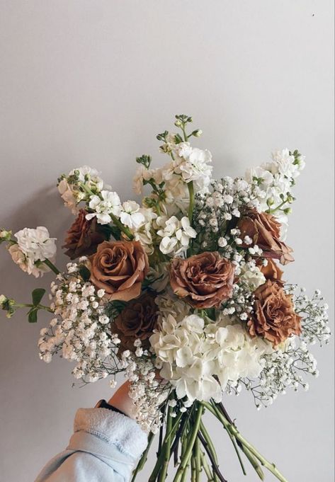 Neutral terracotta and white flower bouquet Brown Wedding Flowers Bouquets, Neutral Aesthetic Wedding Theme, White And Brown Wedding Decoration, White And Taupe Wedding Bouquet, Wedding Flower Arrangements Neutral, Fall Color Palette Wedding Flowers, Champagne Brown Green Wedding, Tan And White Flower Bouquet, Champagne And Brown Wedding Theme