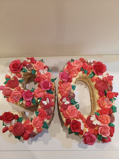 Vanilla flavoured cake with sugar roses, buttercream roses, gold leaf. Cake With Roses, Buttercream Roses, Sugar Rose, Number Cake, Number Cakes, Rose Cake, Letter R, Vanilla Flavoring, Gold Leaf