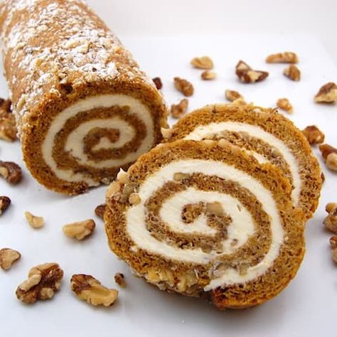 Best Ever Pumpkin Roll Recipe Pecan Roll, Pumpkin Rolls, Pumpkin Rolls Recipe, Fall Tea, Party Sweets, Torte Cupcake, Cheese Pumpkin, Pumpkin Roll, Spiced Pumpkin