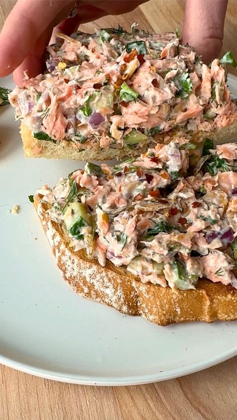 Erin Clarke | Easy Healthy Recipes | Fast, high-protein, and meal-prep friendly lunch: Salmon Salad Toasts, made with @bristolbaysockeyesalmon! #sponsored I spent YEARS… | Instagram Salmon Bento Box Ideas, Salmon Sandwich Recipes, Sockeye Salmon Recipes, Healthy Cold Lunches, Salmon Meal Prep, Recipe Ingredients List, Mini Cucumbers, Sockeye Salmon, Easy Healthy Meal Prep