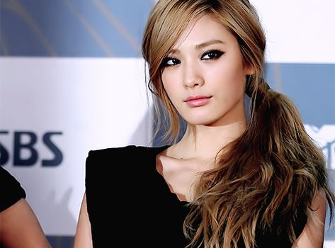 Nana AFTER SCHOOL (Im Jin-ah) hair and makeup Side Low Ponytail, Nana After School, Im Jin Ah, Blonde Asian, Kpop Hair, Orange Caramel, Side Ponytail, Low Ponytail, Asian Hair