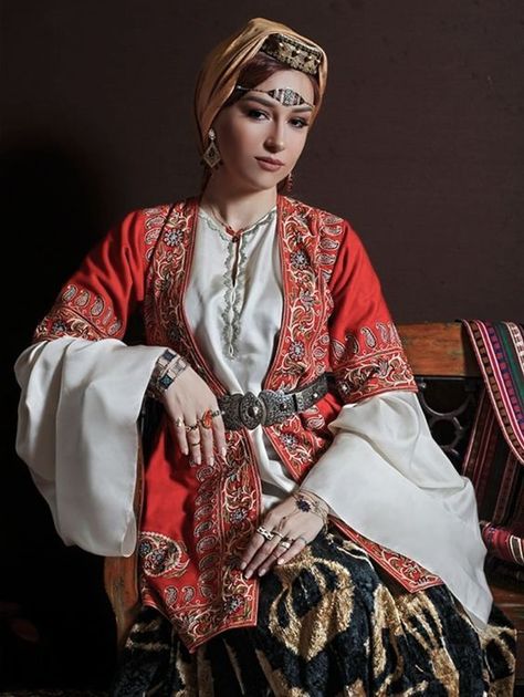 World Ethnic & Cultural Beauties Azerbaijan Traditional Dress, Traditional Iranian Clothing, Iranian Clothes, Goddess Aesthetic, Iranian Fashion, National Clothes, Medieval Costume, National Dress, Traditional Attire