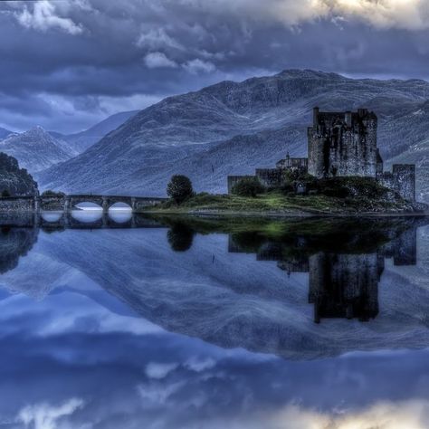 View On Black The original castle was built in the early 13th century as a defence against the Vikings.[3] By the late 13th century it had become a stronghold of the Mackenzies of Kintail (later the Earls of Seaforth). In 1511, the Macraes, as protectors of the Mackenzies, became the hereditary Constables of the Castle. In 1539 Iain Dubh Matheson, chief of the Clan Matheson died whilst defending the Castle on Eilean Donan island against the Clan MacDonald of Sleat on behalf of the Clan Mac... Eilean Donan Castle, Eilean Donan, Castle Scotland, Famous Castles, Castles In Scotland, Jaime Lannister, Scotland Castles, Scottish Castles, Arya Stark