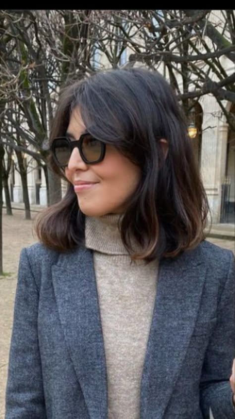 Fine Brown Hair Shoulder Length, Best Haircuts For Straight Fine Hair, Midi Bob Haircut Mid Length, French Shoulder Length Hair, Short Dark Brown Hair Bob Shoulder Length Layered Hairstyles, Coller Bone Length Hairstyles, Collarbone Length Hair Thick, Brown Lob With Bangs, Chunky Long Bob