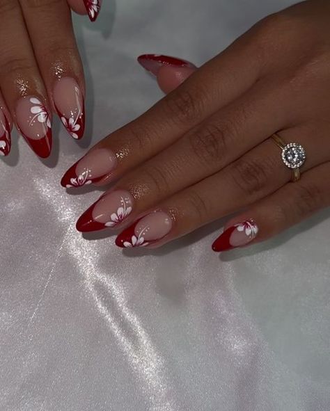 Oval Nails With Design, Red Oval Nails With Design, Red Oval Nails, Red Almond, Quince Nails, Nails With Design, Quinceanera Nails, Nails Red, Oval Nails