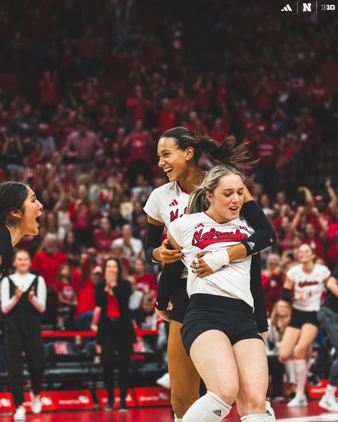 Nebraska Volleyball | Her. 👑 | Instagram University Of Nebraska Lincoln Aesthetic, Nebraska Volleyball Aesthetic, Volleyball Nebraska, Wisconsin Volleyball, Husker Volleyball, Nebraska Volleyball, Volleyball Things, Volleyball Aesthetic, Ncaa Volleyball