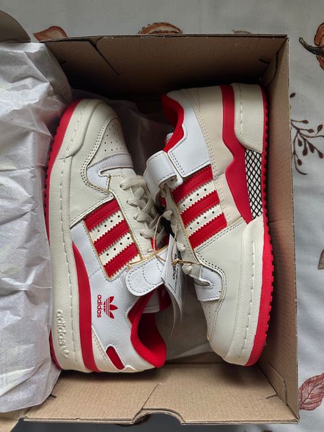 Red Adidas Forum, Adidas Forum Low Red, Adidas Forums, Red Adidas Shoes, Bar Shoes, Adidas High Tops, Red High Tops, Draw Ideas, Wardrobe Goals