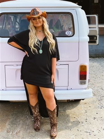 Country Concert Outfit Ideas Curvy, Plus Cowgirl Outfits Plus Size, Rodeo Outfit Ideas Plus Size, Cowgirl Boots Outfit Curvy, Country Style Outfits Plus Size, Cute Cowgirl Outfits Plus Size, Plus Size Western Outfits Cowgirls Curvy Fashion, Plus Size Dress With Cowboy Boots, Plus Size Cowgirl Boots Outfit