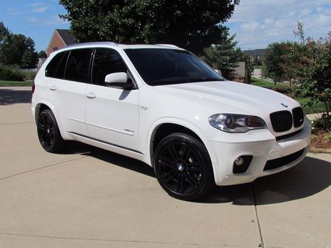 Clean look X5, black rims. Still mean lookin!! Bmw X5 White, Bmw Jeep, Jeep Srt8, White Suv, Bmw X5 M Sport, Subaru Tribeca, Bmw Black, Bmw X5 M, Mazda Cx 7