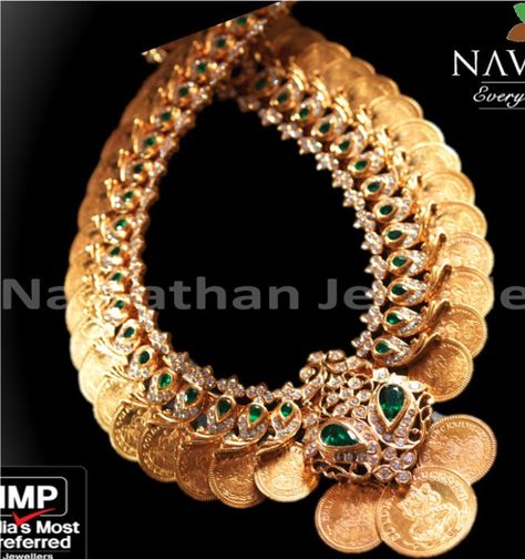 22 Carat gold antique finish mango kasu mala studded with cz stones and emeralds by Navrathan Jewellers. Kaasu Mala, Gold Jewellery India, Gold Temple Jewellery, Mala Jewelry, Antique Gold Jewelry Indian, Gold Jewelry Simple Necklace, Pearl Necklace Designs, Gold Necklace Indian Bridal Jewelry, Beaded Necklace Designs