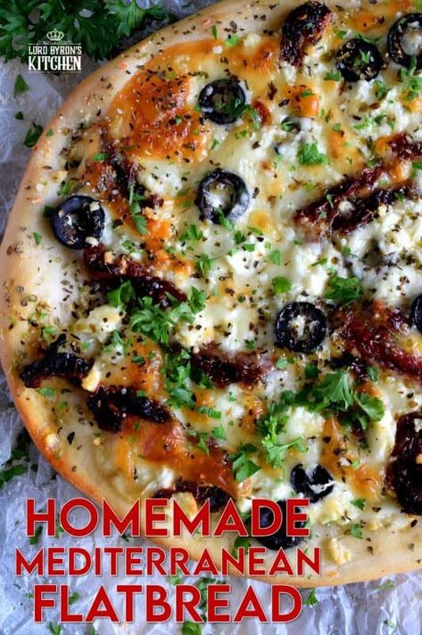 Mediterranean Flatbread Pizza, Mediterranean Flatbread, Food Mediterranean, Mediterranean Recipes Healthy, Mediterranean Foods, Mediterranean Diet Recipes Dinners, Pizza Ideas, Pizza Style, Greek Week